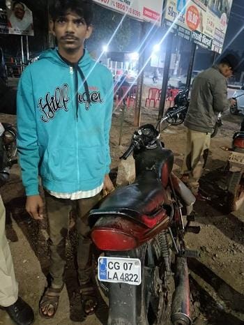 Durg News: ऑपरेशन सुरक्षा के तहत चोरी की बाइक पकड़ी गई | यातायात पुलिस की त्वरित कार्रवाई...