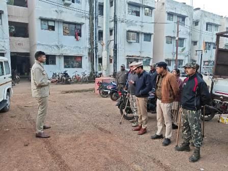 दुर्ग पुलिस की सुबह 4 बजे से विशेष कार्रवाई: 78 पौव्वा शराब और अवैध गांजा बरामद