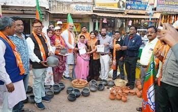 आत्मनिर्भर भारत पद यात्रा एवं घर- घर सम्पर्क अभियान कार्यक्रम में शामिल हुए दुर्ग ग्रामीण विधायक ललित चंद्राकर व भाजपा जिला अध्यक्ष सुरेन्द्र कौशिक 5 आत्मनिर्भर भारत पद यात्रा एवं घर- घर सम्पर्क अभियान कार्यक्रम में शामिल हुए दुर्ग ग्रामीण विधायक ललित चंद्राकर व भाजपा जिला अध्यक्ष सुरेन्द्र कौशिक