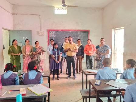 तहसीलदार ने किया जामुल स्कूल का औचक निरीक्षण, सफाई व्यवस्था दुरुस्त करने के दिए निर्देश 1 तहसीलदार ने किया जामुल स्कूल का औचक निरीक्षण, सफाई व्यवस्था दुरुस्त करने के दिए निर्देश