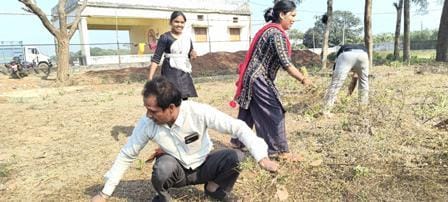 श्री राम कथा से पूर्व शिवपुरी स्टेडियम में चला विराट श्रमदान–स्वच्छता अभियान...