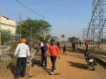 श्री राम कथा से पूर्व शिवपुरी स्टेडियम में चला विराट श्रमदान–स्वच्छता अभियान...