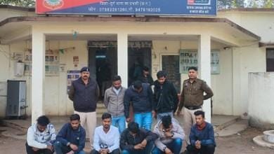 दो अलग-अलग स्थान में जुआ के फड़ में पुलिस की रेड... 2 दो अलग-अलग स्थान में जुआ के फड़ में पुलिस की रेड...