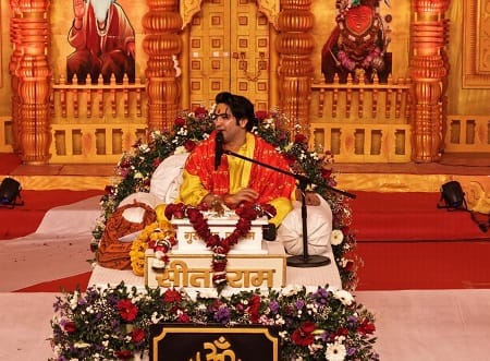 खामियां खुद में देखो और खूबियां दूसरों में देखो तो जीवन सफल बनेगा -पंडित धीरेंद्र कृष्ण शास्त्री...