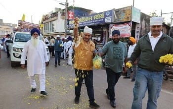 शहीदी सप्ताह के उपलक्ष्य में गुरु नानक नगर गुरुद्वारा से निकला श्रद्धा मार्च, फूलों से हुआ भव्य स्वागत... 5 शहीदी सप्ताह के उपलक्ष्य में गुरु नानक नगर गुरुद्वारा से निकला श्रद्धा मार्च, फूलों से हुआ भव्य स्वागत...