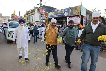 शहीदी सप्ताह के उपलक्ष्य में गुरु नानक नगर गुरुद्वारा से निकला श्रद्धा मार्च, फूलों से हुआ भव्य स्वागत... 3 शहीदी सप्ताह के उपलक्ष्य में गुरु नानक नगर गुरुद्वारा से निकला श्रद्धा मार्च, फूलों से हुआ भव्य स्वागत...