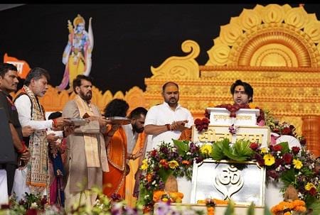 बजरंग बली की भक्ति से प्रभु श्रीराम व माता सीता तीनो का मिलता हैं आशीर्वाद,कालयुग के देवता है हनुमान–पंडित धीरेंद्र शास्त्री...