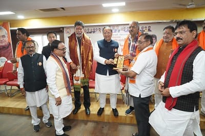 वरिष्ठ भाजपा कार्यकर्ताओं और शतकवीरों का सम्मान अटल जी को सच्ची श्रद्धांजलि: बृजमोहन...