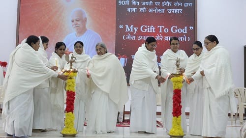 आओ मन से पुरानी बातों को विदाई दें... प्रोजेक्ट का ब्रह्माकुमारी दीदियों ने किया उद्घाटन...