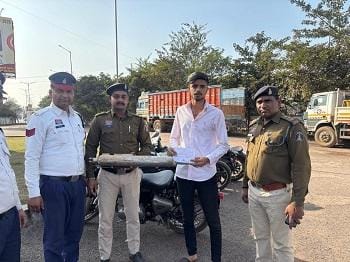 सड़क सुरक्षा माह 2026 के दौरान जागरूकता कार्यक्रम के साथ-साथ आज दिनांक को नाबालिक द्वारा वाहन चलाने पर की गई कार्रवाई