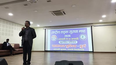 दुर्ग यातायात पुलिस का सड़क सुरक्षा अभियान: सीएम नर्सिंग इंस्टिट्यूट और एमजे कॉलेज में युवाओं को किया गया जागरूक...