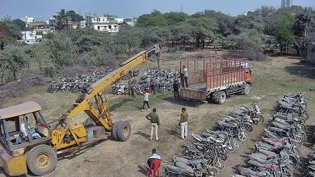 जिले के थानों में वर्षों से लावारिश पड़े लादावा वाहन हुए नीलाम... 1 जिले के थानों में वर्षों से लावारिश पड़े लादावा वाहन हुए नीलाम...