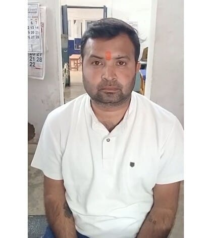 Durg News: सरकारी डॉक्टर की नौकरी का झांसा देकर 20 लाख की ठगी, आरोपी गिरफ्तार... 1 Durg News: सरकारी डॉक्टर की नौकरी का झांसा देकर 20 लाख की ठगी, आरोपी गिरफ्तार...