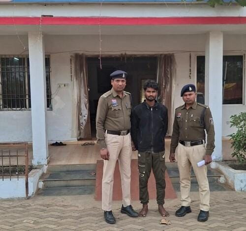 दुर्ग पुलिस की सख्त कार्रवाई: दो अलग-अलग मामलों में फरार आरोपी गिरफ्तार... 1 दुर्ग पुलिस की सख्त कार्रवाई: दो अलग-अलग मामलों में फरार आरोपी गिरफ्तार...