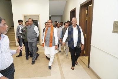 सांसद बृजमोहन अग्रवाल से मिले केंद्रीय कृषि मंत्री शिवराज सिंह चौहान, सांसद कार्यालय का किया अवलोकन 1 सांसद बृजमोहन अग्रवाल से मिले केंद्रीय कृषि मंत्री शिवराज सिंह चौहान, सांसद कार्यालय का किया अवलोकन