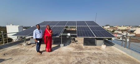 बिजली बिल हुआ शून्य, मोहलाई के हरिहर प्रसाद अब बिजली उपभोक्ता नहीं, उत्पादक हैं 1 बिजली बिल हुआ शून्य, मोहलाई के हरिहर प्रसाद अब बिजली उपभोक्ता नहीं, उत्पादक हैं