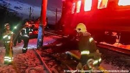 रूस ने यूक्रेन में यात्रियों से भरी ट्रेन पर किया अटैक, 12 लोगों की हुई मौत; देखें VIDEO