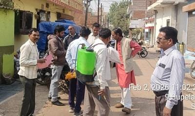 मौसमी बिमारियों की रोकथाम के लिए दवा छिड़काव कार्य जारी...
