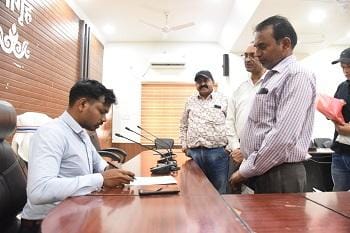 सहारा कंपनी में जमा राशि नहीं मिली, आवेदक ने की शिकायत, जनदर्शन में कुल 165 आवेदन हुए प्राप्त...