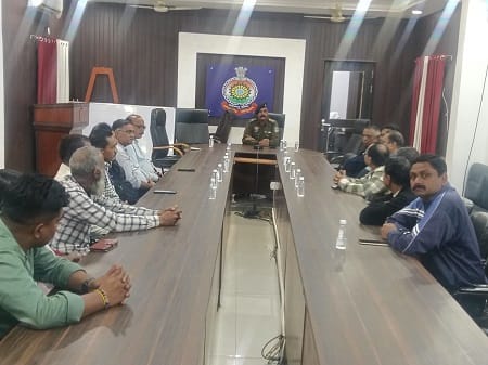 ऑपरेशन सुरक्षा: भिलाई में हेलमेट और सीट बेल्ट अभियान तेज... 1 ऑपरेशन सुरक्षा: भिलाई में हेलमेट और सीट बेल्ट अभियान तेज...