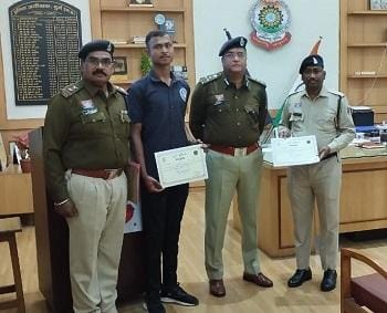 रेलवे ट्रैक पर आत्महत्या की कोशिश कर रहे युवक की जान बची, डायल-112 टीम ने दिखाई बहादुरी...