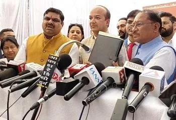 आईटी पार्क दुर्ग के लिए 28 कंपनियों के साथ एमओयू हस्ताक्षरित, छत्तीसगढ़ में उद्योग–अकादमिक सहयोग को मिली नई गति... 1 आईटी पार्क दुर्ग के लिए 28 कंपनियों के साथ एमओयू हस्ताक्षरित, छत्तीसगढ़ में उद्योग–अकादमिक सहयोग को मिली नई गति...