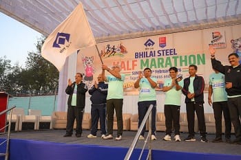 भिलाई स्टील हाफ मैराथन का भव्य आयोजन; निदेशक प्रभारी चित्त रंजन महापात्र ने मेगा फिटनेस इवेंट को दिखाई हरी झंडी...