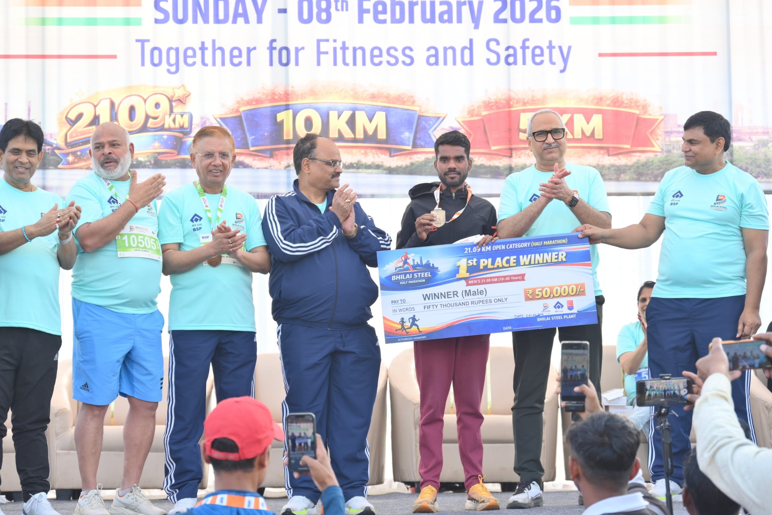 भिलाई स्टील हाफ मैराथन का भव्य आयोजन; निदेशक प्रभारी चित्त रंजन महापात्र ने मेगा फिटनेस इवेंट को दिखाई हरी झंडी...