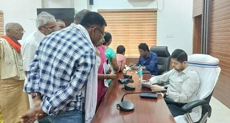 पीएम किसान सम्मान निधि की राशि नहीं मिलने से किसान परेशान, दिया आवेदन...