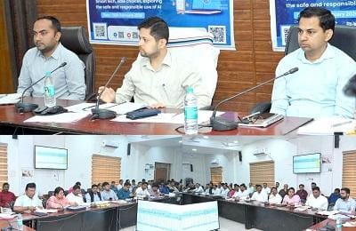 बायोमेट्रिक अटेंडेंस पर ध्यान दें अधिकारी, सभी कार्यालयों में ई-ऑफिस लागू हो — कलेक्टर अभिजीत सिंह