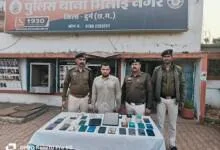 भिलाई में शातिर मोबाइल चोर गिरफ्तार: खेल मैदान और परीक्षा केंद्र के बाहर वाहनों से करता था चोरी, 6 लाख के फोन जब्त...