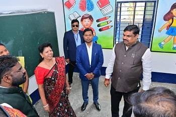 शिक्षा मंत्री गजेन्द्र यादव की पहल दुर्ग के 11 स्कूल बनेंगे स्मार्ट और 10 स्कूल में लगेगी स्मार्ट क्लास... 1 शिक्षा मंत्री गजेन्द्र यादव की पहल दुर्ग के 11 स्कूल बनेंगे स्मार्ट और 10 स्कूल में लगेगी स्मार्ट क्लास...