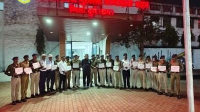 दुर्ग में हेलमेट-सीट बेल्ट अभियान तेज, समीक्षा बैठक और सम्मान समारोह आयोजित...