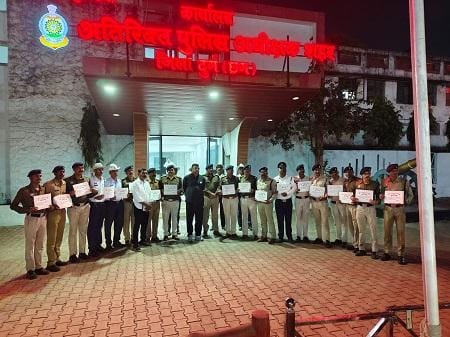 दुर्ग में हेलमेट-सीट बेल्ट अभियान तेज, समीक्षा बैठक और सम्मान समारोह आयोजित...