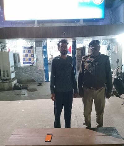 दुर्ग में म्यूल अकाउंट से ऑनलाइन ठगी का खुलासा: सुपेला पुलिस ने आरोपी को किया गिरफ्तार... 1 दुर्ग में म्यूल अकाउंट से ऑनलाइन ठगी का खुलासा: सुपेला पुलिस ने आरोपी को किया गिरफ्तार...