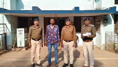 दुर्ग में युवती पर जानलेवा हमला: गर्दन पर धारदार हथियार से वार, 24 घंटे में आरोपी गिरफ्तार
