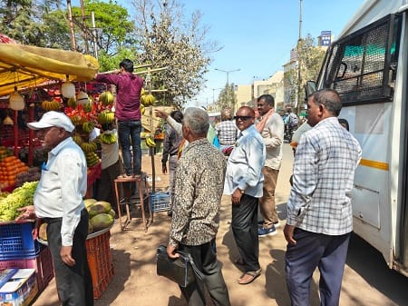नंदनी रोड पर निगम का बेदखली अभियान...