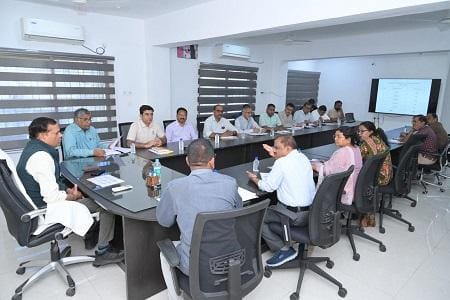 गन्ने एवं मिलेट्स फसलों की खेती को बढ़ावा देवें - संभाग आयुक्त श्री राठौर...