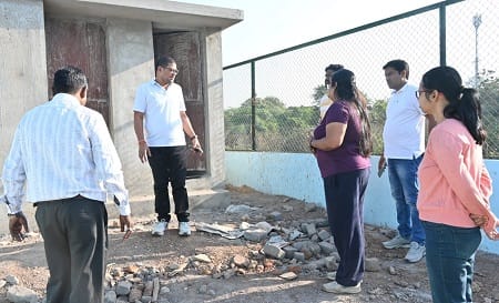 आयुक्त ने किया विकास कार्यों एवं आवास योजनाओं का औचक निरीक्षण... 1 आयुक्त ने किया विकास कार्यों एवं आवास योजनाओं का औचक निरीक्षण...