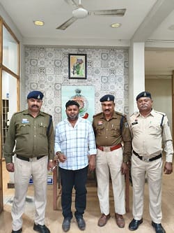 दुर्ग में 1.19 करोड़ की NPS बीमा धोखाधड़ी का भंडाफोड़, जिंदा लोगों को दिखाया मृत, मुख्य आरोपी गिरफ्तार