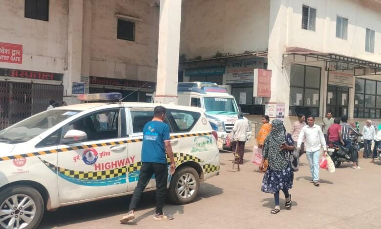 गंभीर रूप से घायल युवक को जीवनरक्षक उपचार हेतु ग्रीन कॉरिडोर प्रदान कर 40 मिनट में रायपुर पहुँचाया गया...