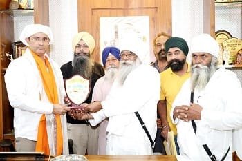 सिख समाज सेवा, समर्पण और संस्कार का गौरव: इंद्रजीत सिंह का गुरुद्वारा बाबा बुड्ढा साहब में भव्य सम्मान...