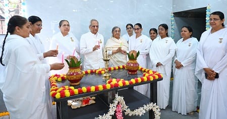 आत्मिक स्मृति और जगत नियंता परमात्मा की याद में कर्म कर जीवन सरल बनाएं... ब्रह्माकुमार आत्म प्रकाश माउंट आबू...