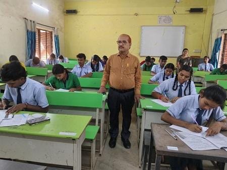 उड़नदस्ता दल द्वारा 25 परीक्षा केन्द्रों का निरीक्षण...