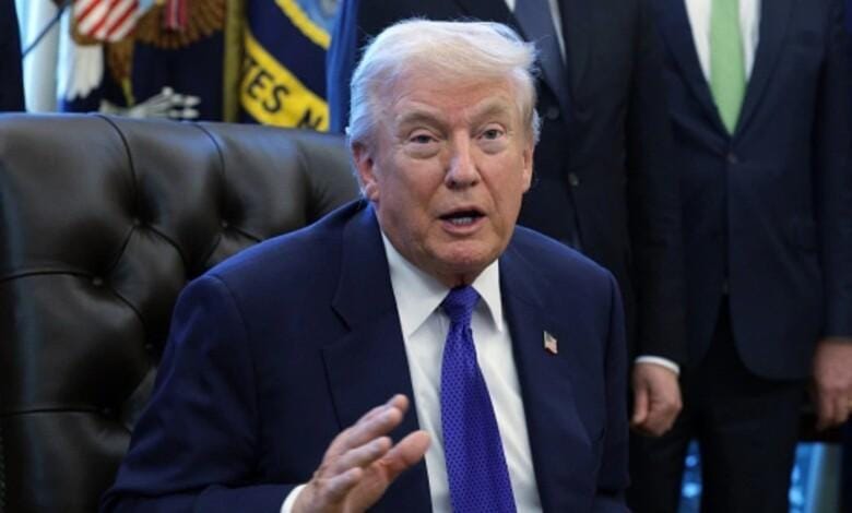 डोनाल्ड ट्रंप ने सुप्रीम कोर्ट के फैसले को बताया 'शर्मनाक', सभी देशों पर 10 फीसदी एक्स्ट्रा टैरिफ लगाने का किया ऐलान...