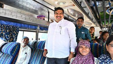 मंत्री गजेन्द्र यादव का बस सफर, आमजन से जुड़कर उनसे संवाद किये...