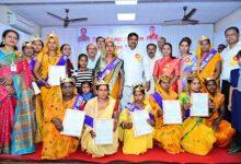 शिक्षा मंत्री गजेन्द्र यादव ने किया अंगना म शिक्षा देने वाली माताओं का सम्मान...