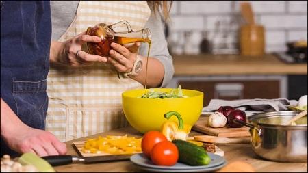 खाना पकाने के लिए कौन सा तेल है सबसे बेहतरीन, जानें Oil खरीदते वक्त किन चीजों को करना