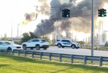 टेक्सास की तेल रिफाइनरी में महाभीषण विस्फोट, सैकड़ों फुट ऊपर उठीं आग और धुएं की लपटें; लोगों को घरों में रहने का निर्देश