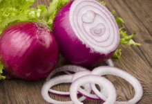 गर्मियों में कच्चा प्याज खाने के फायदे: लू से बचाव से लेकर पाचन तक, जाने...